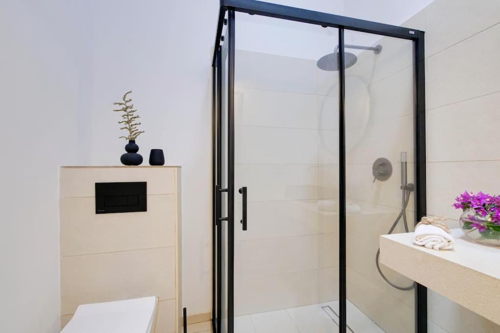 Apartment Marilla ,kueche, Stilvoll, Xxl Pool, Wifi, Klima *